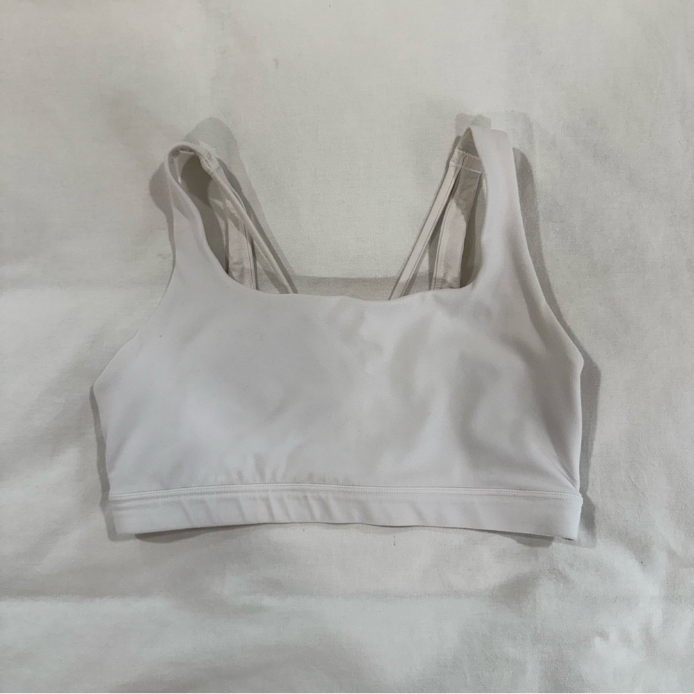 ✨ Athleta Sports Bra White Workout Top Size M ✨ - Picture 3 of 8